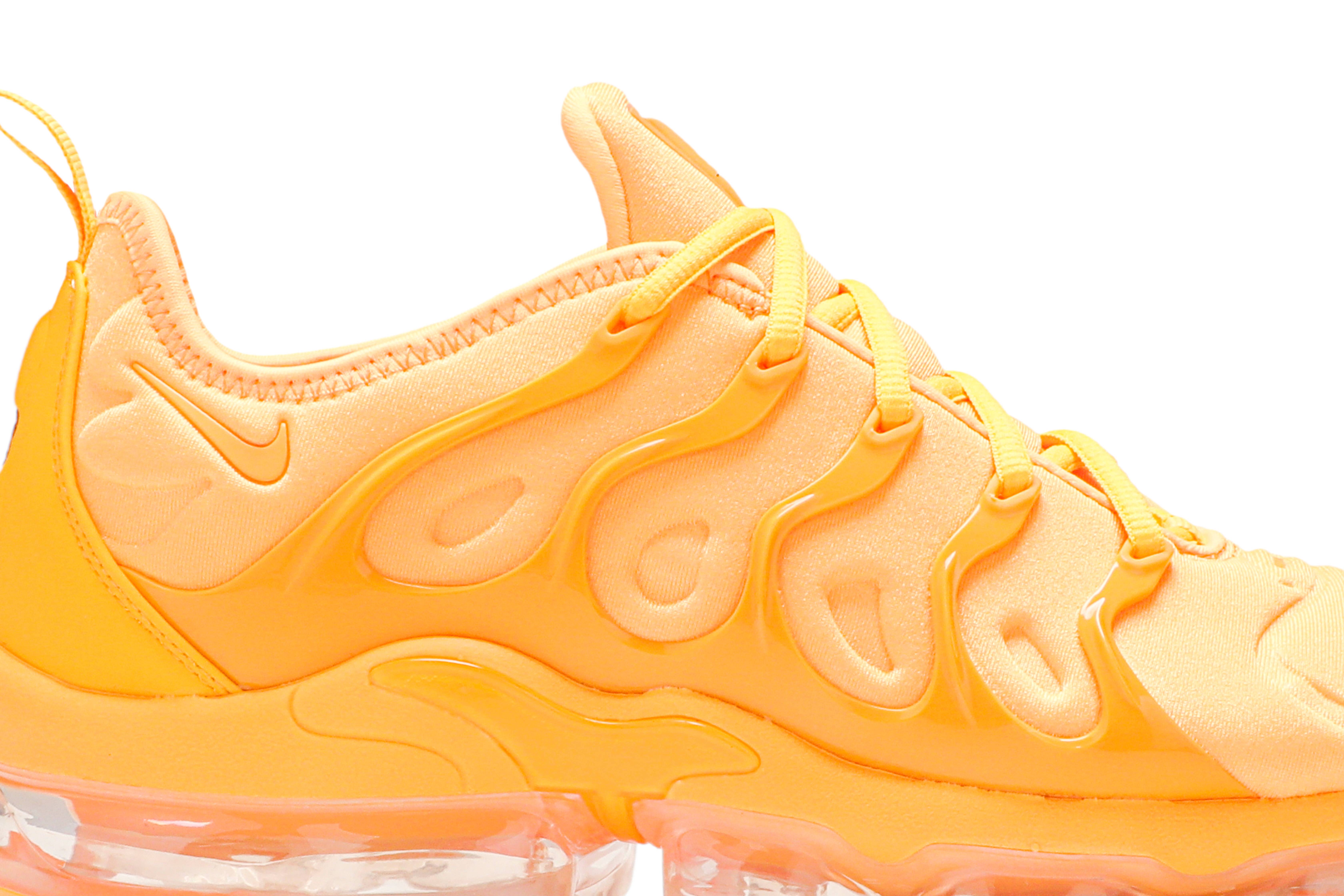 nike air vapormax plus university gold