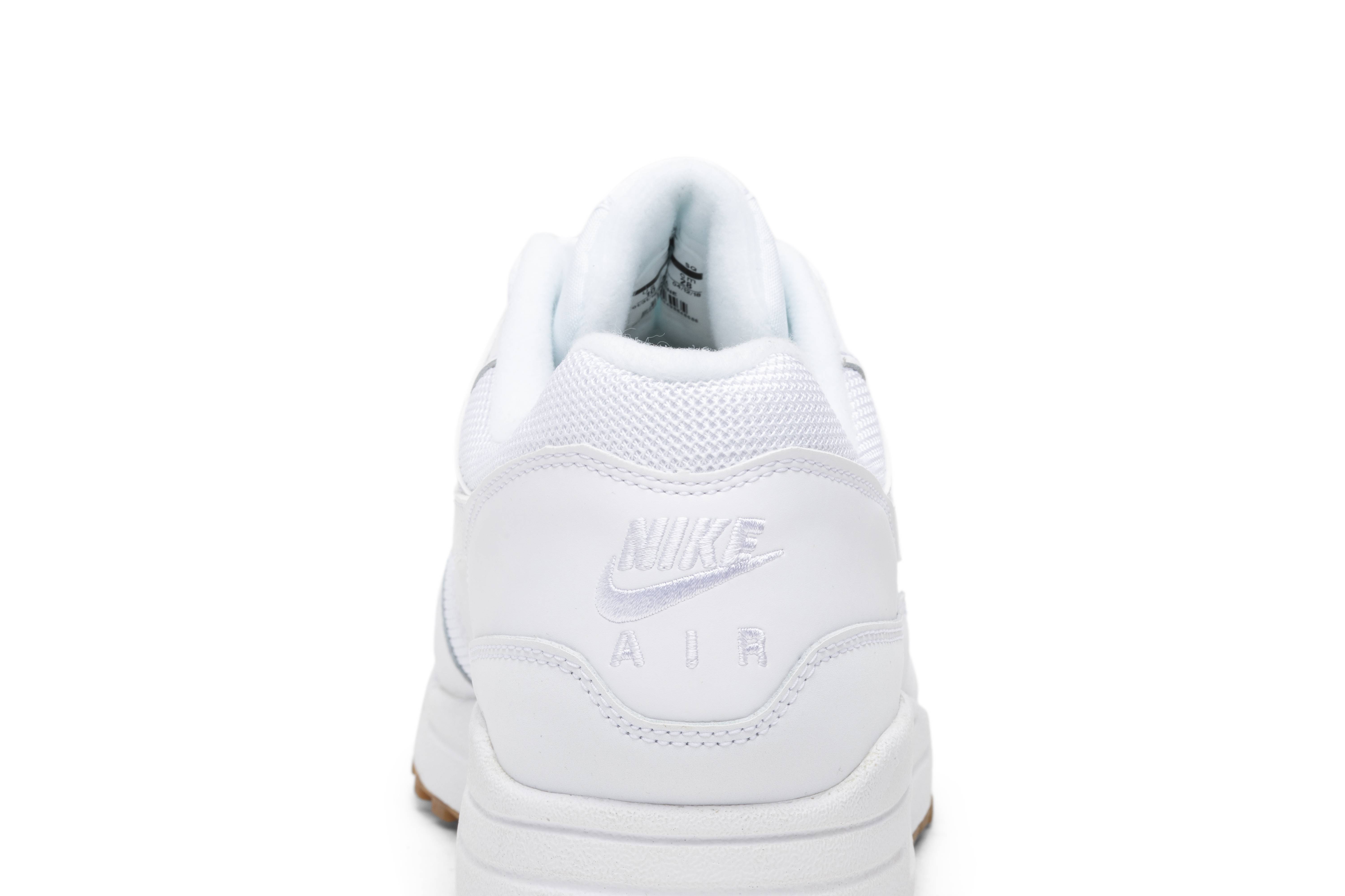 nike air max white gum sole