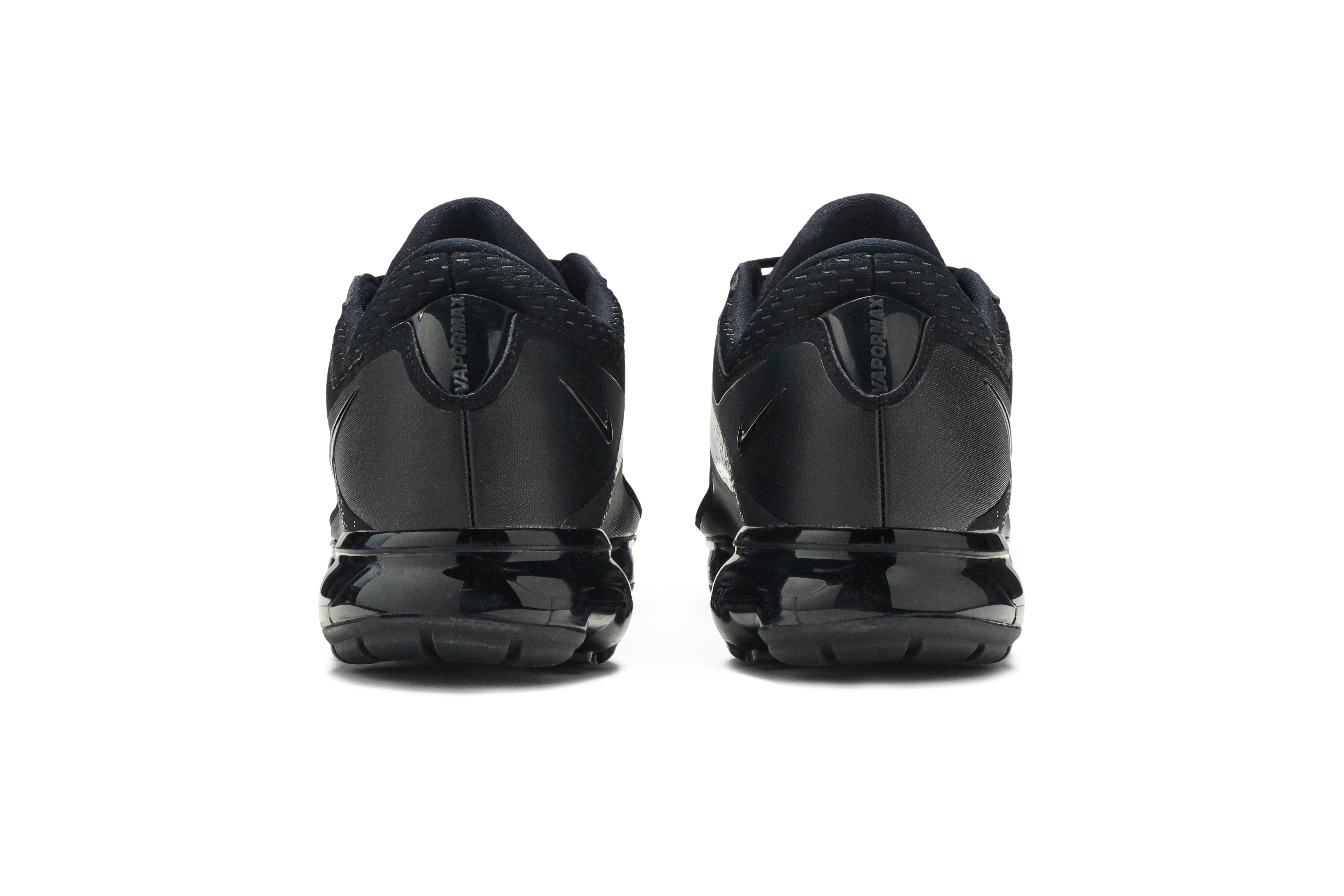 vapormax triple black junior