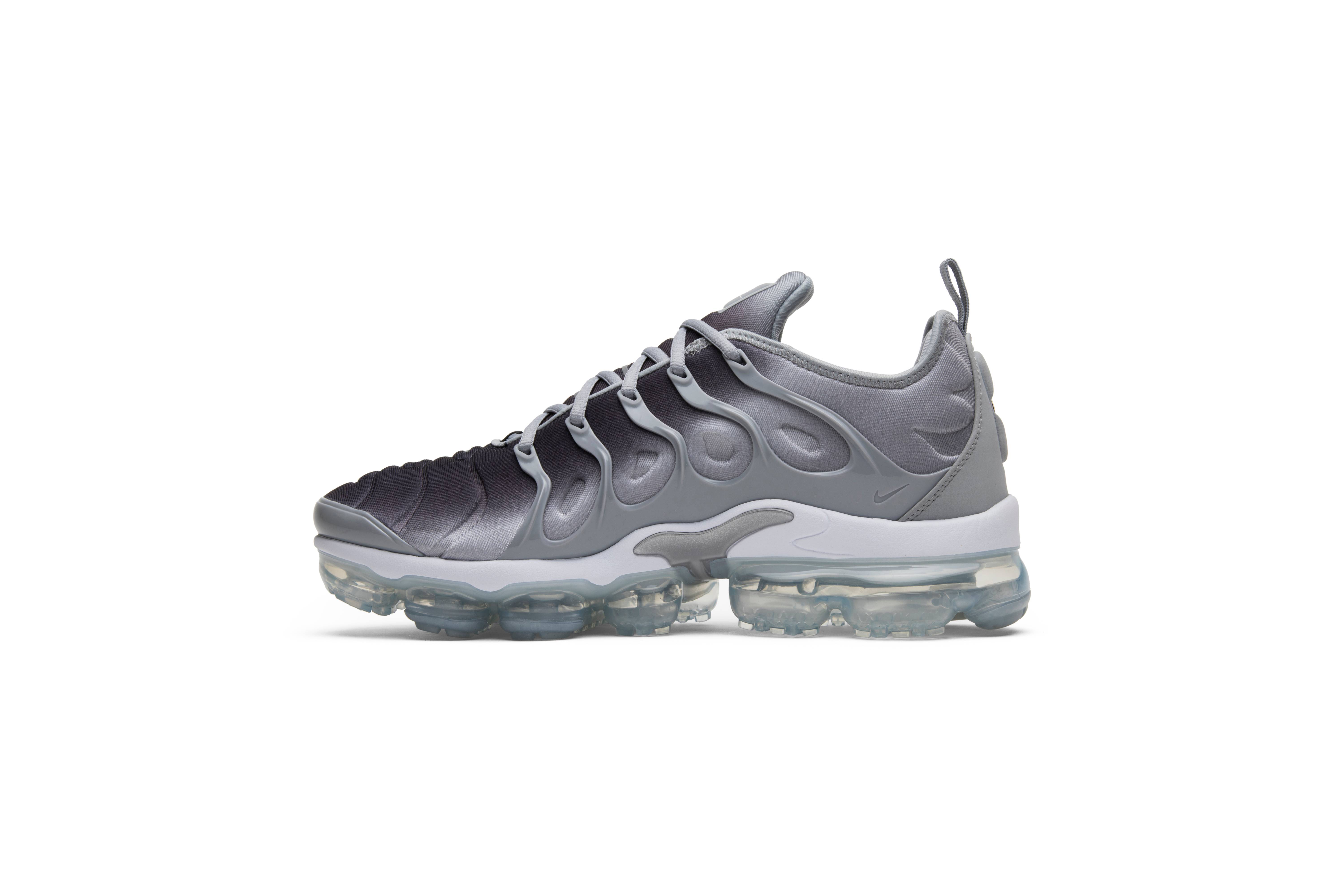 wolf grey black vapormax plus