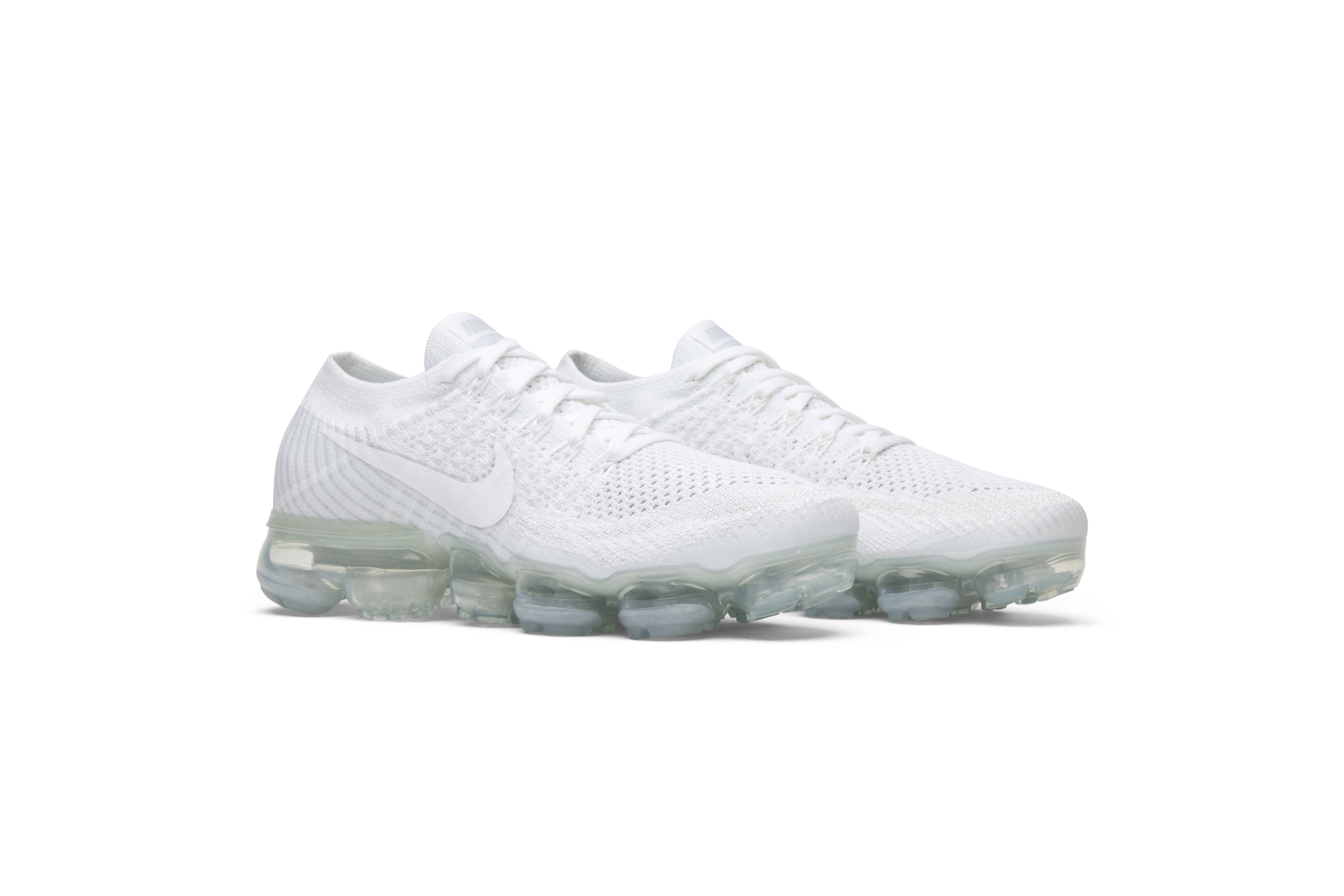 nike air vapormax triple white