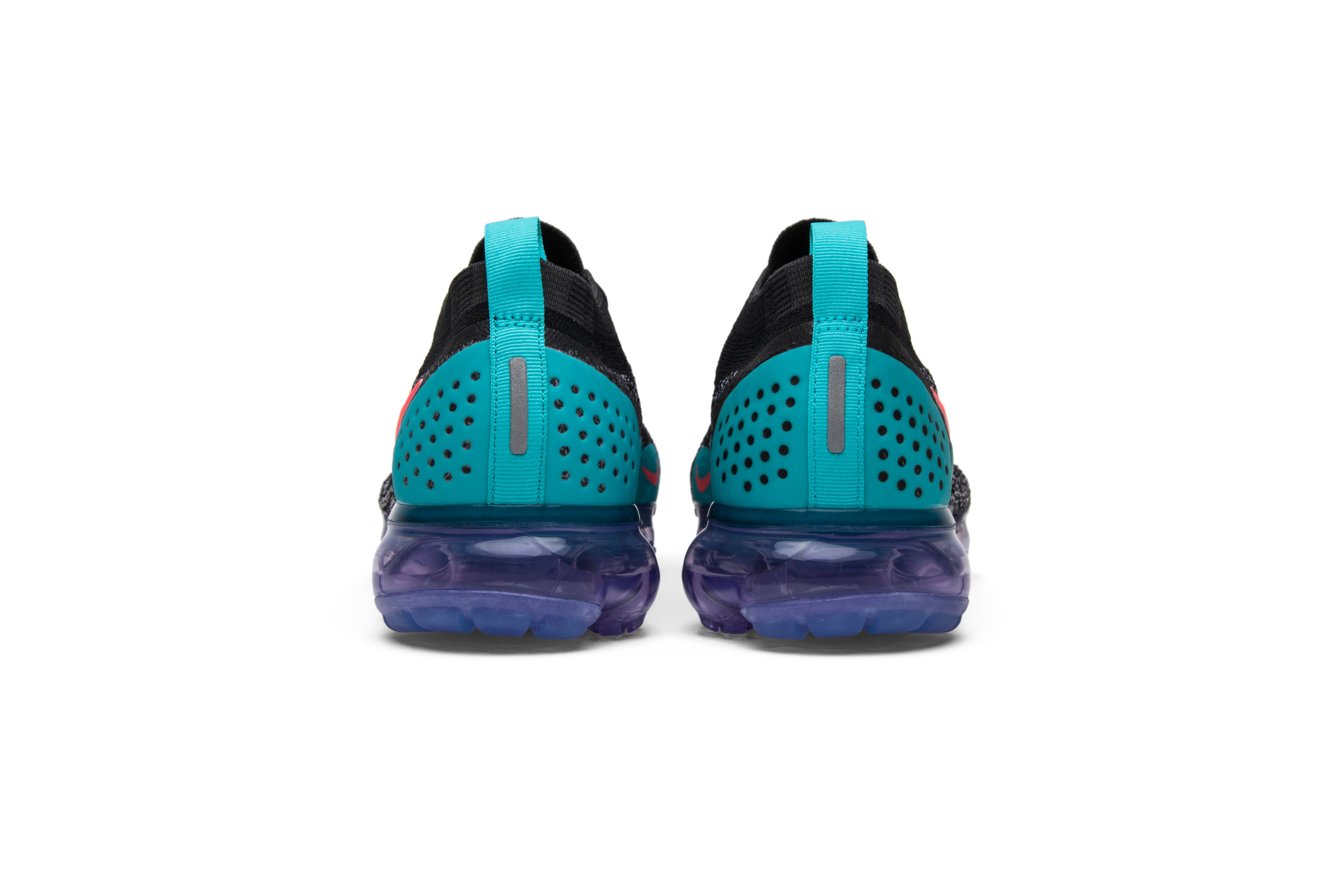 black and hot pink vapormax