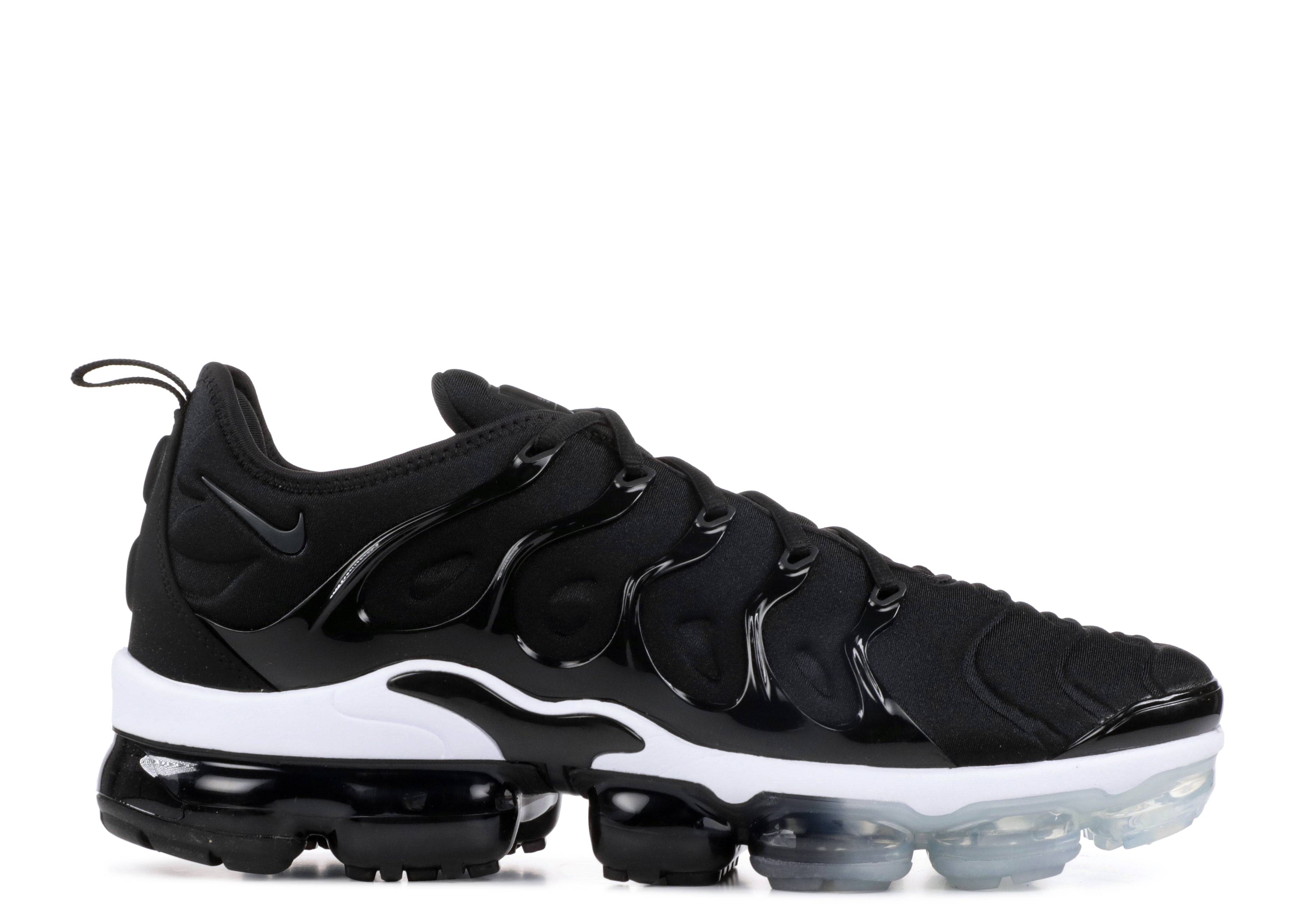 vapormax plus black white