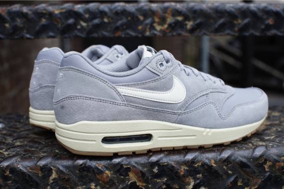 nike air max 1 matte silver