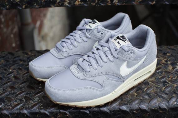 nike air max 1 matte silver