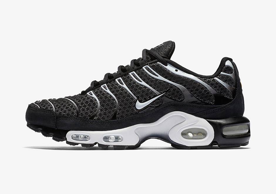 nike air max plus sail black