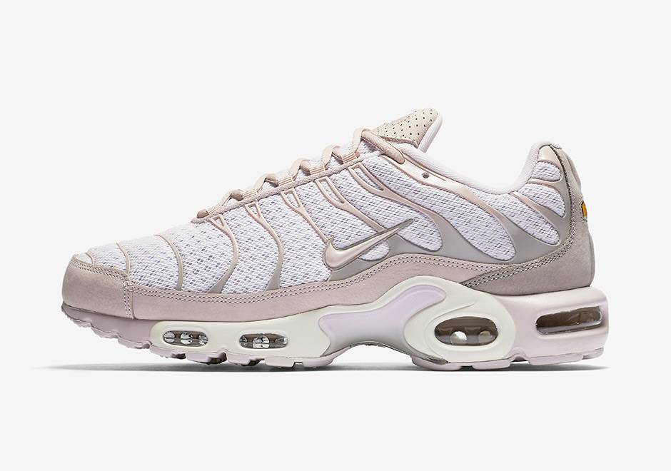 nike air max plus pearl pink