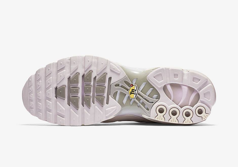 nike air max plus pearl pink