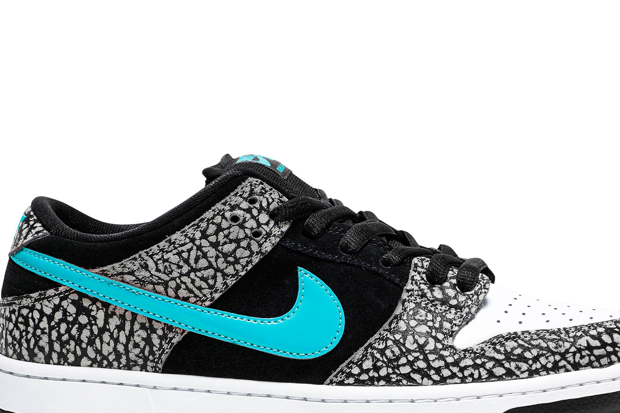 atmos nike sb dunk low